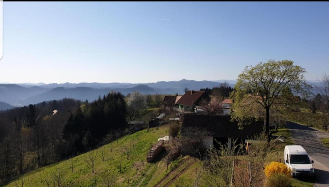 Obstbau Und Gaestezimmer Stani Kitzeck im Sausal Eksteriør billede